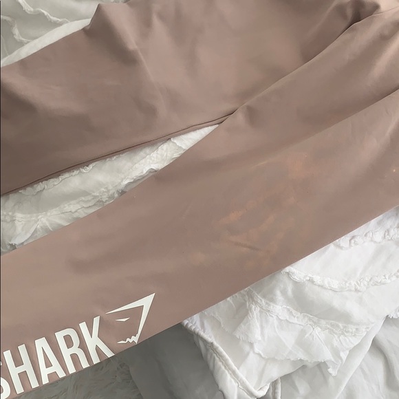 Gym shark stains - Picture 2 of 2
